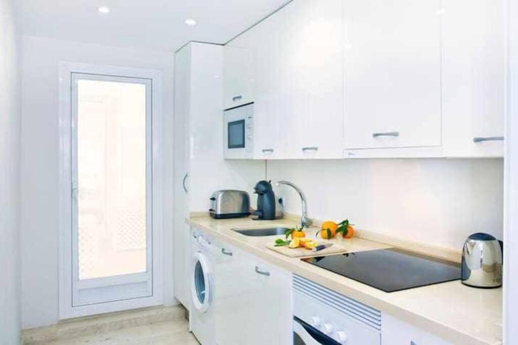 Best Location Apartment In Marbella. Beachfront!! Kültér fotó